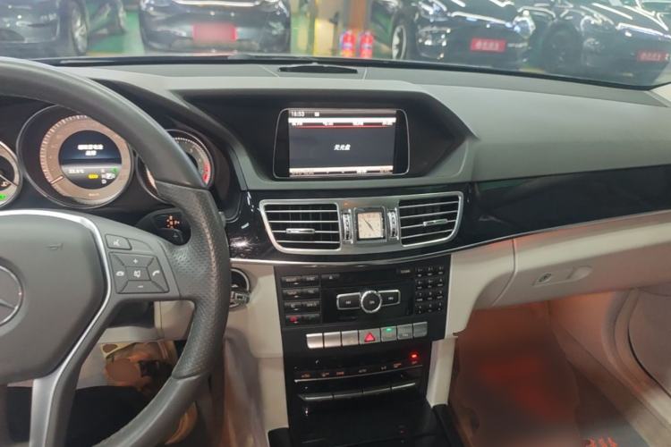Used Mercedes-Benz E-Class 2014 E 260 L Sport Edition Center Console