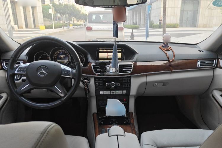 Used Mercedes-Benz E-Class 2014 Facelifted E 260 L Luxury Edition Center Console