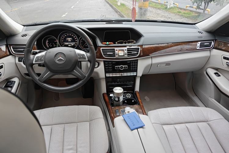 Used Mercedes-Benz E-Class 2014 E 400 L Hybrid Center Console