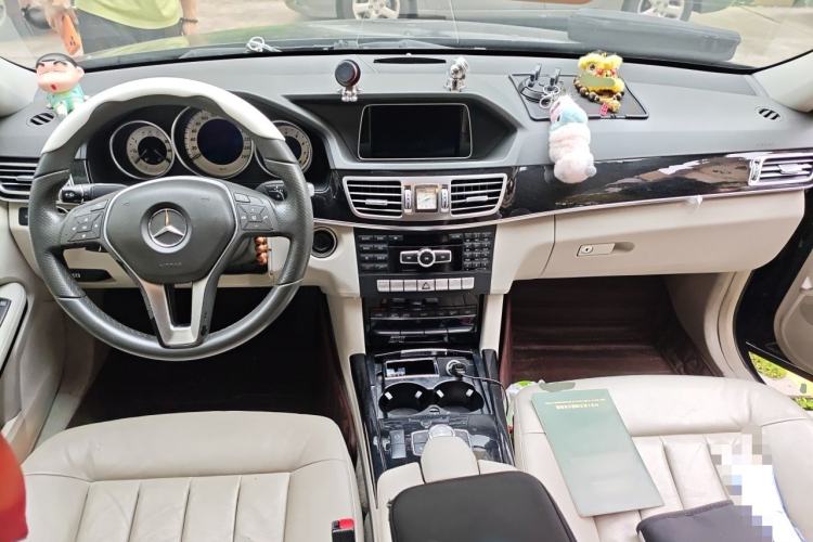 Used Mercedes-Benz E-Class 2014 E 300 L Sport Edition Center Console