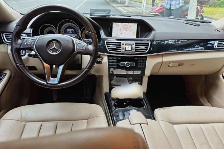 Used Mercedes-Benz E-Class 2014 E 300 L Sport Edition Center Console