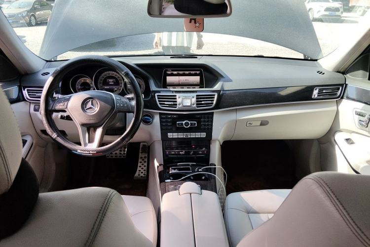 Used Mercedes-Benz E-Class 2014 E 260 L Sport Luxury Model Center Console