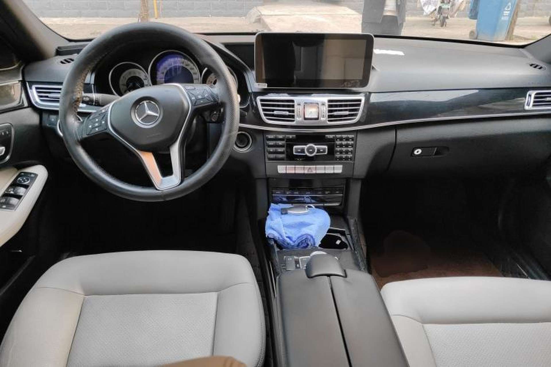 Used Mercedes-Benz E-Class 2014 Restyled E 260 L Sport Edition Center Console