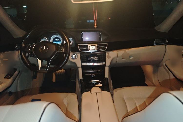 Used Mercedes-Benz E-Class 2014 E 400 L Sport Luxury Edition Center Console