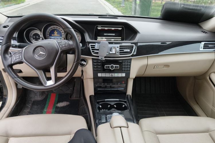 Used Mercedes-Benz E-Class 2014 E 260 L Sport Edition Center Console