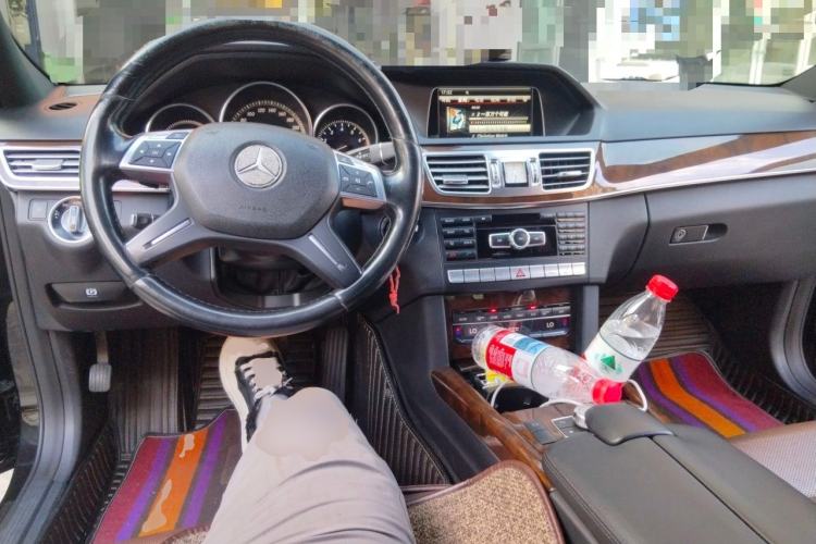 Used Mercedes-Benz E-Class 2014 Facelift E 300 L Center Console