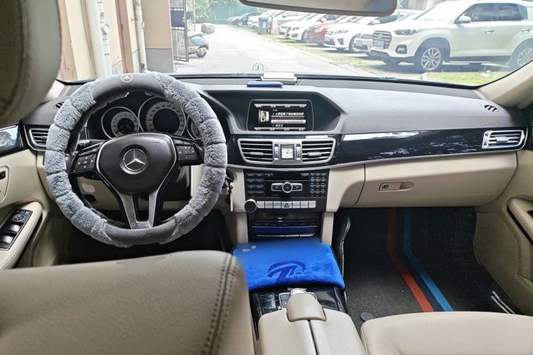 Used Mercedes-Benz E-Class 2014 E 260 L Center Console