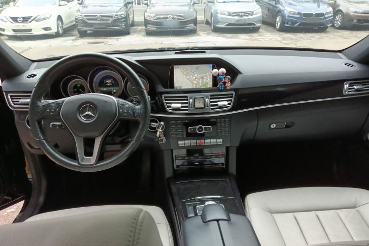 Used Mercedes-Benz E-Class 2014 Restyled E 300 L Sport Edition Center Console