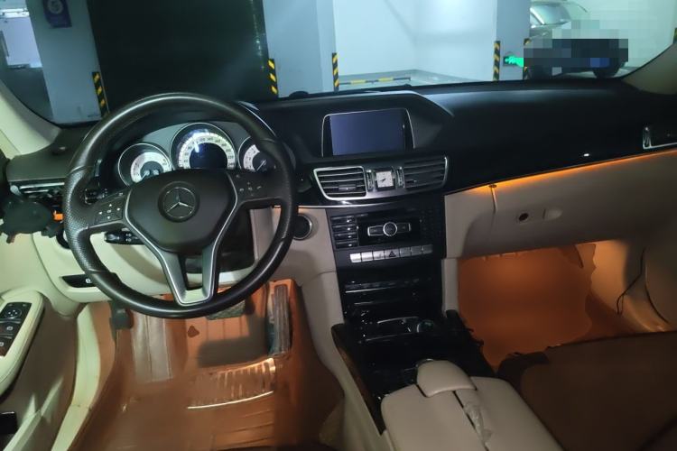 Used Mercedes-Benz E-Class 2014 Restyled E 260 L Sport Edition Center Console