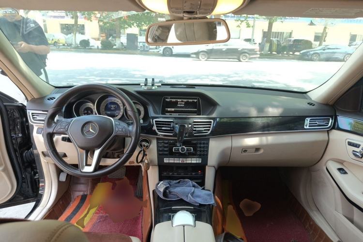 Used Mercedes-Benz E-Class 2014 E 300 L Sport Edition Center Console