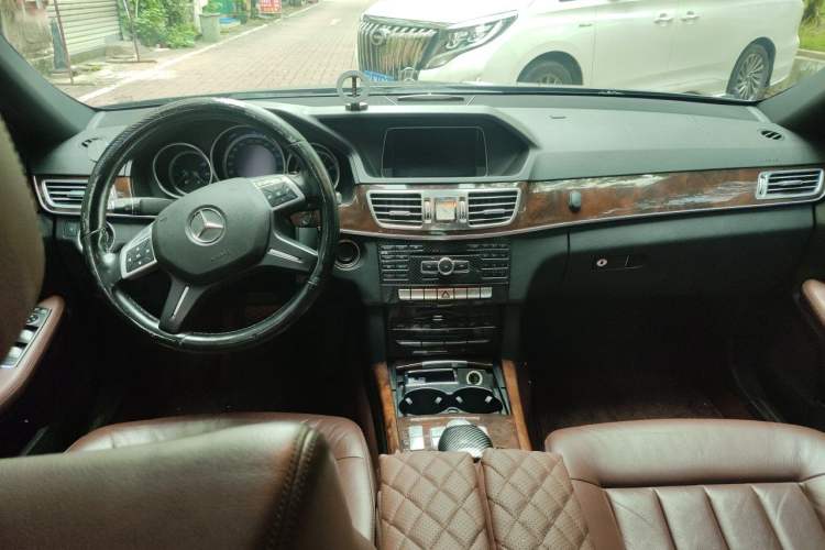Used Mercedes-Benz E-Class 2014 E 260 L Luxury Model Center Console