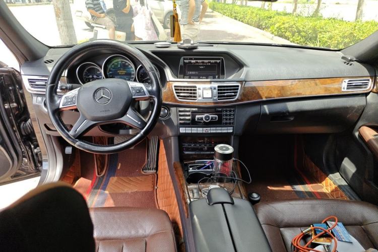 Used Mercedes-Benz E-Class 2014 Facelift E 300 L Center Console