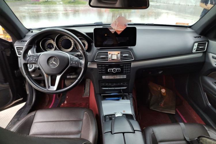 Used Mercedes-Benz E-Class 2014 E 260 Coupe Center Console