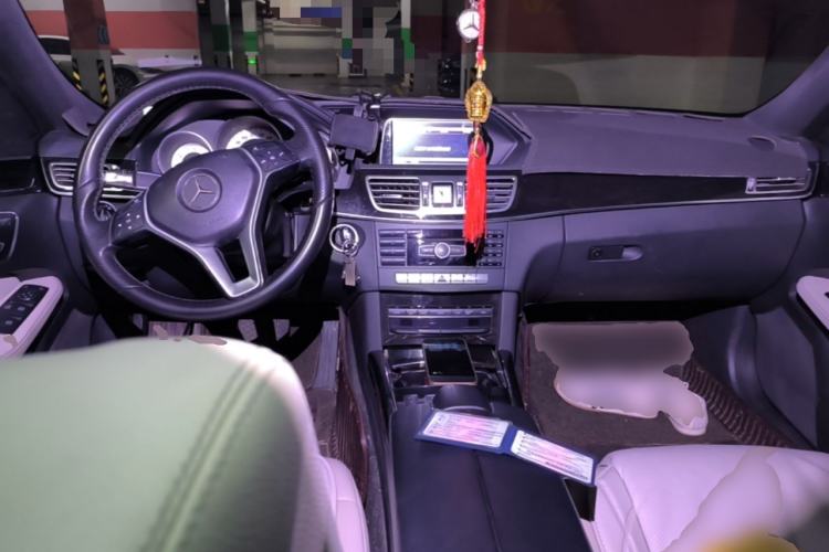 Used Mercedes-Benz E-Class 2014 Restyled E 260 L Sport Edition Center Console