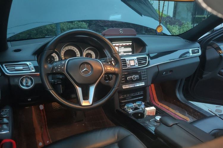 Used Mercedes-Benz E-Class 2014 E 300 L Sport Edition Center Console