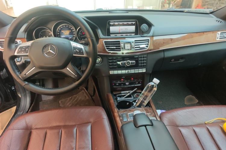 Used Mercedes-Benz E-Class 2014 E 300 L Center Console