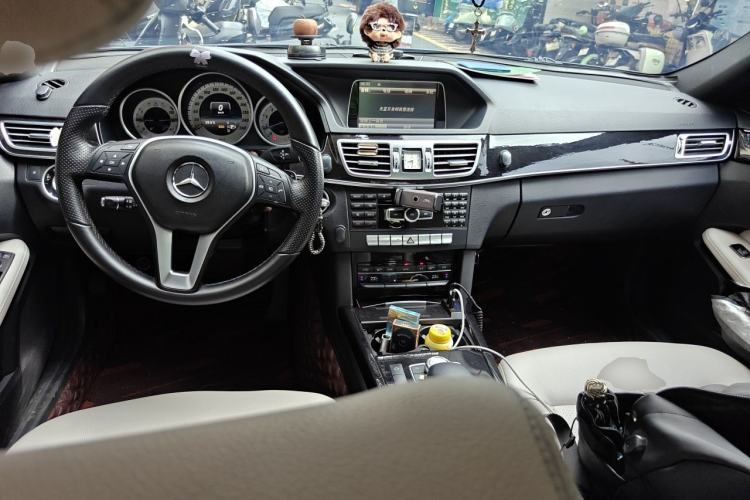 Used Mercedes-Benz E-Class 2014 Restyled E 260 L Sport Edition Center Console
