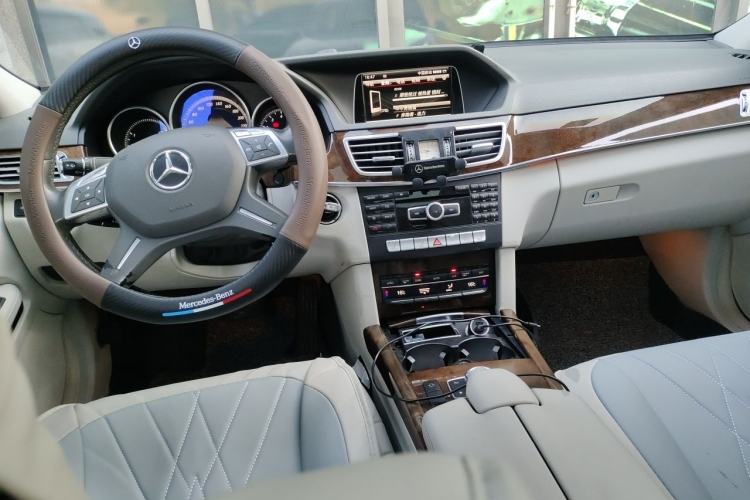 Used Mercedes-Benz E-Class 2014 E 260 L Luxury Model Center Console