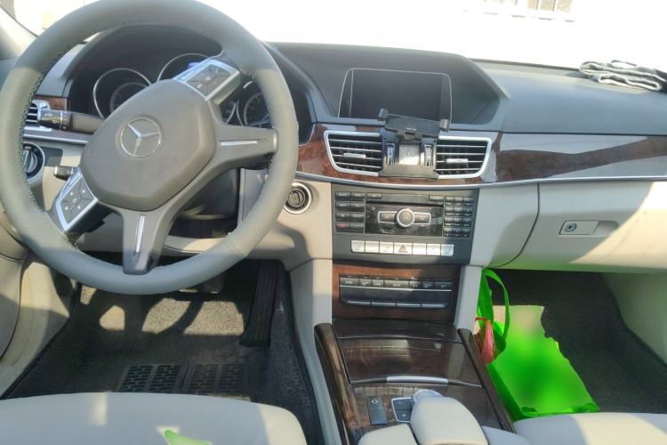 Used Mercedes-Benz E-Class 2014 E 260 L Luxury Model Center Console