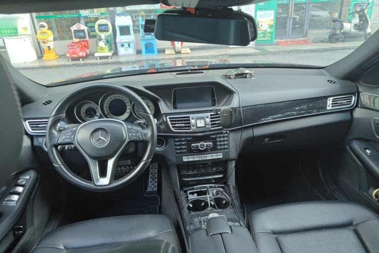 Used Mercedes-Benz E-Class 2014 E 260 L Sport Edition Center Console
