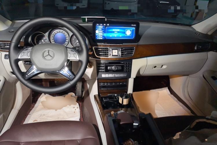 Used Mercedes-Benz E-Class 2014 Facelifted E 260 L Luxury Edition Center Console