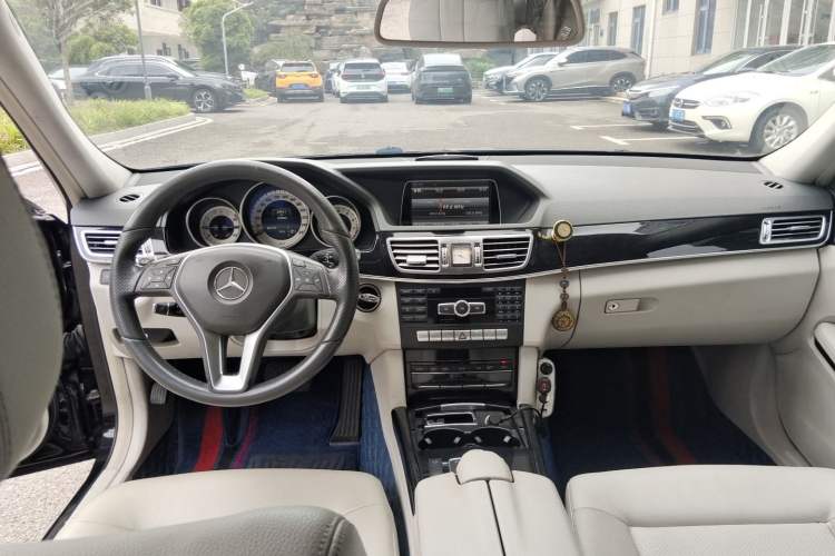 Used Mercedes-Benz E-Class 2014 E 260 L Sport Edition Center Console
