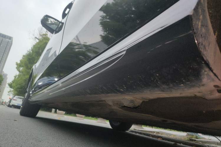 Used Mercedes-Benz E-Class 2014 E 300 L Sport Edition Chassis Rear Left