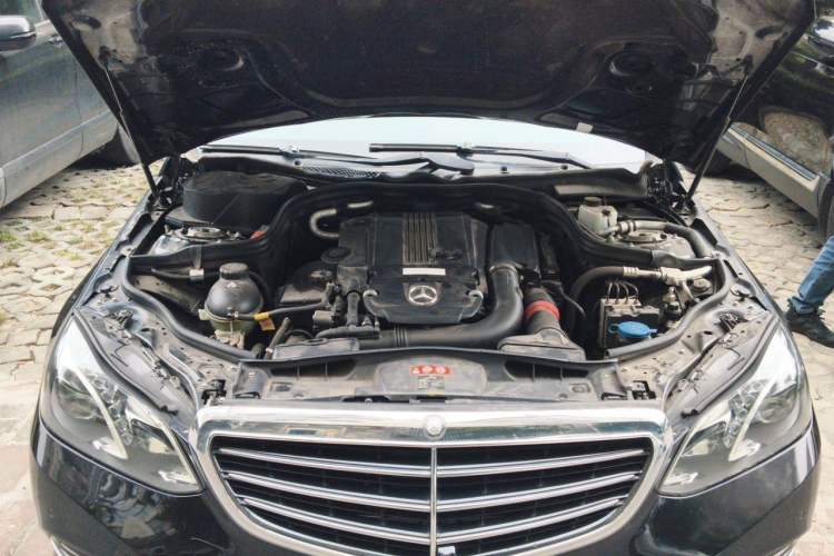 Used Mercedes-Benz E-Class 2014 E 260 L Luxury Model Engine Bay