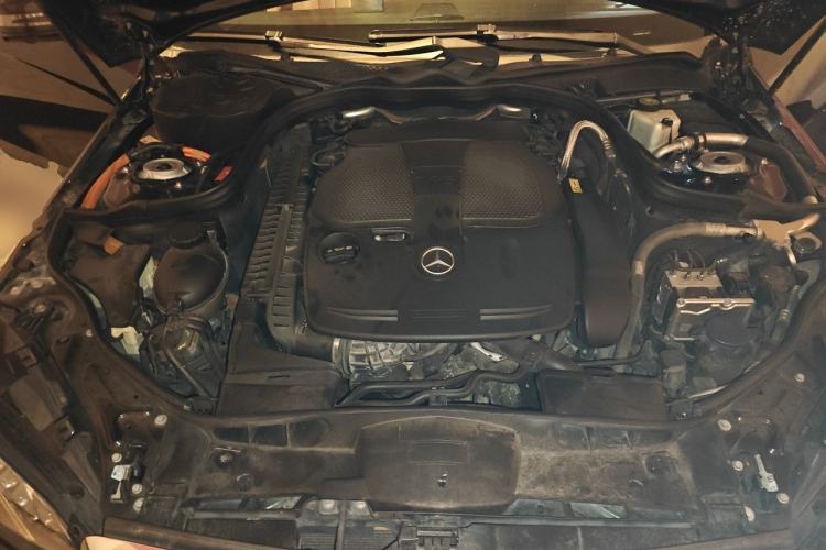 Used Mercedes-Benz E-Class 2014 E 400 L Hybrid Engine Bay