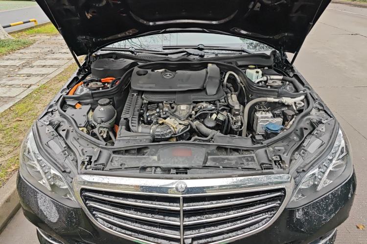 Used Mercedes-Benz E-Class 2014 E 400 L Hybrid Engine Bay