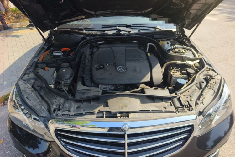 Used Mercedes-Benz E-Class 2014 E 400 L Hybrid Engine Bay