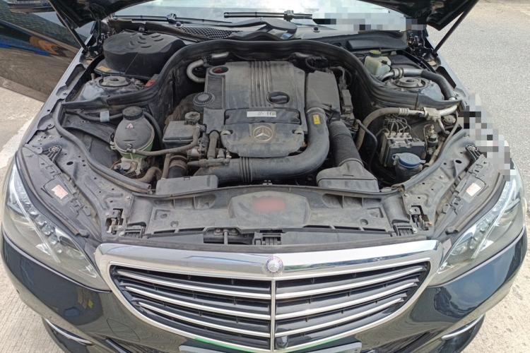 Used Mercedes-Benz E-Class 2014 E 260 L Engine Bay