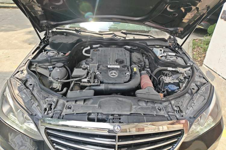 Used Mercedes-Benz E-Class 2014 E 260 L Engine Bay