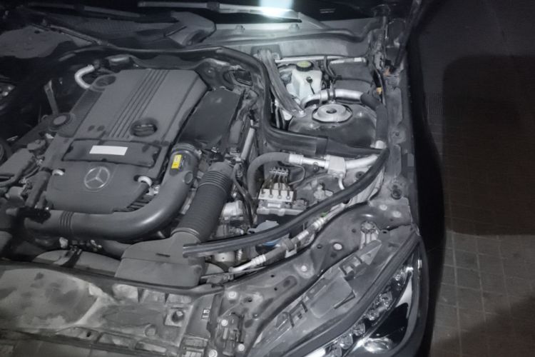 Used Mercedes-Benz E-Class 2014 E 260 L Engine Bay Left