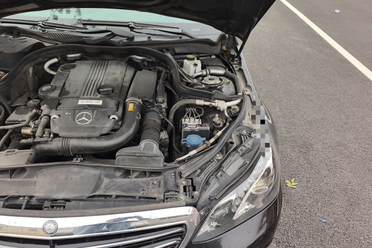 Used Mercedes-Benz E-Class 2014 Facelifted E 260 L Luxury Edition Engine Bay Left