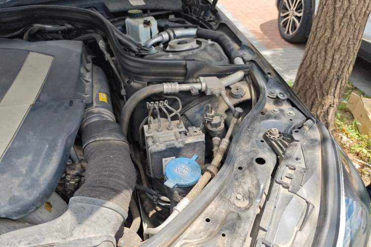 Used Mercedes-Benz E-Class 2014 Restyled E 300 L Sport Edition Engine Bay Left