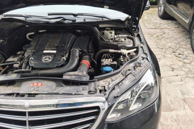 Used Mercedes-Benz E-Class 2014 E 260 L Luxury Model Engine Bay Left