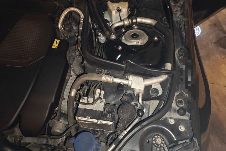 Used Mercedes-Benz E-Class 2014 E 400 L Hybrid Engine Bay Left