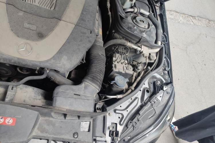 Used Mercedes-Benz E-Class 2014 E 300 L Sport Edition Engine Bay Left