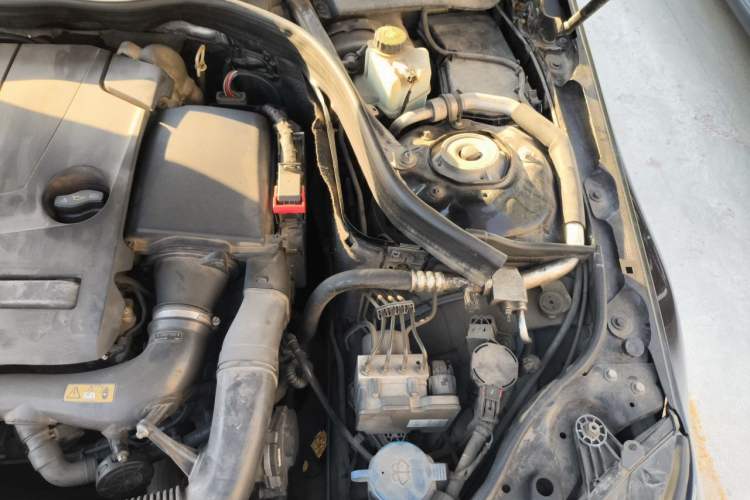 Used Mercedes-Benz E-Class 2014 Restyled E 260 L Sport Edition Engine Bay Left