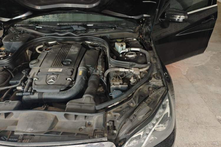 Used Mercedes-Benz E-Class 2014 E 260 L Luxury Model Engine Bay Left