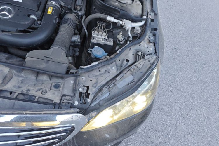Used Mercedes-Benz E-Class 2014 Facelifted E 260 L Luxury Edition Engine Bay Left