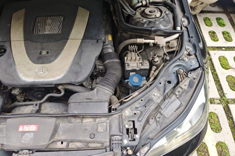 Used Mercedes-Benz E-Class 2014 E 300 L Sport Edition Engine Bay Left