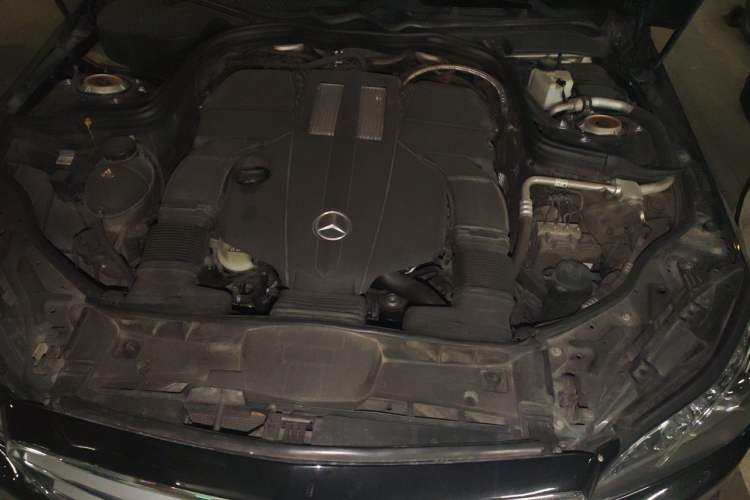 Used Mercedes-Benz E-Class 2014 E 400 L Sport Luxury Edition Engine Bay Left