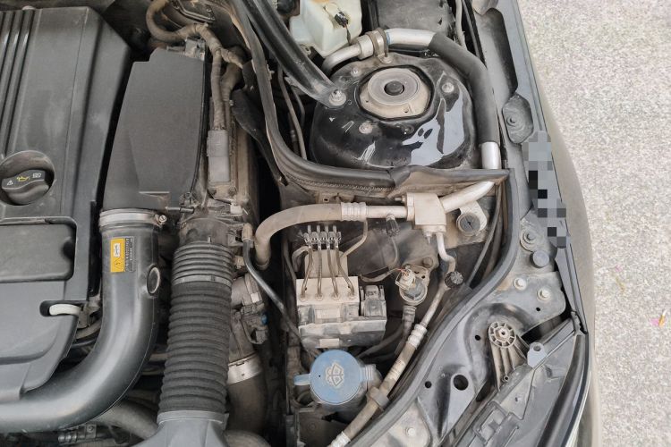 Used Mercedes-Benz E-Class 2014 E 260 L Sport Edition Engine Bay Left