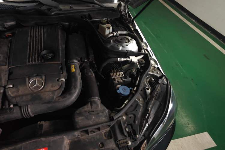 Used Mercedes-Benz E-Class 2014 E 260 L Sport Edition Engine Bay Left