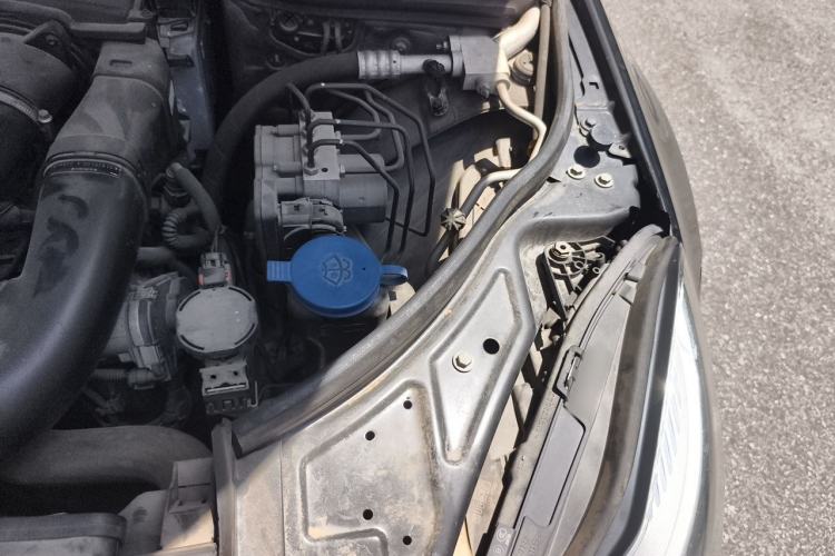 Used Mercedes-Benz E-Class 2014 E 200 Coupe Engine Bay Left