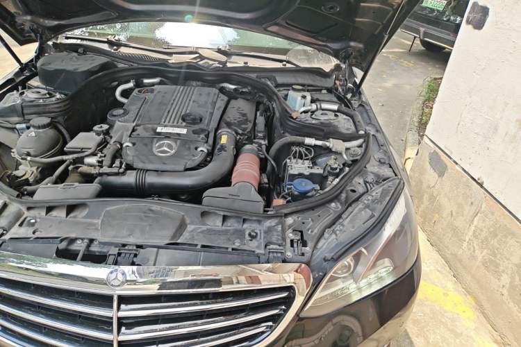 Used Mercedes-Benz E-Class 2014 E 260 L Engine Bay Left