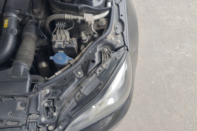 Used Mercedes-Benz E-Class 2014 E 260 L Sport Edition Engine Bay Left