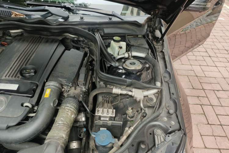 Used Mercedes-Benz E-Class 2014 E 260 L Luxury Model Engine Bay Left
